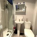 Snug In Location 브리스틀
